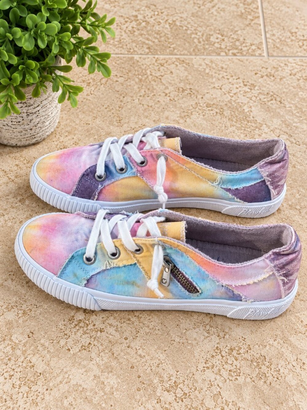 Blowfish Malibu Women's Fruit Sneaker, Desert Sky Tie Dye, 9 - Picture 4 of 5